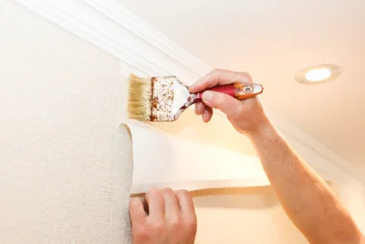Pose de papier peint à Grisy-Suisnes — revêtements muraux et toiles de verre